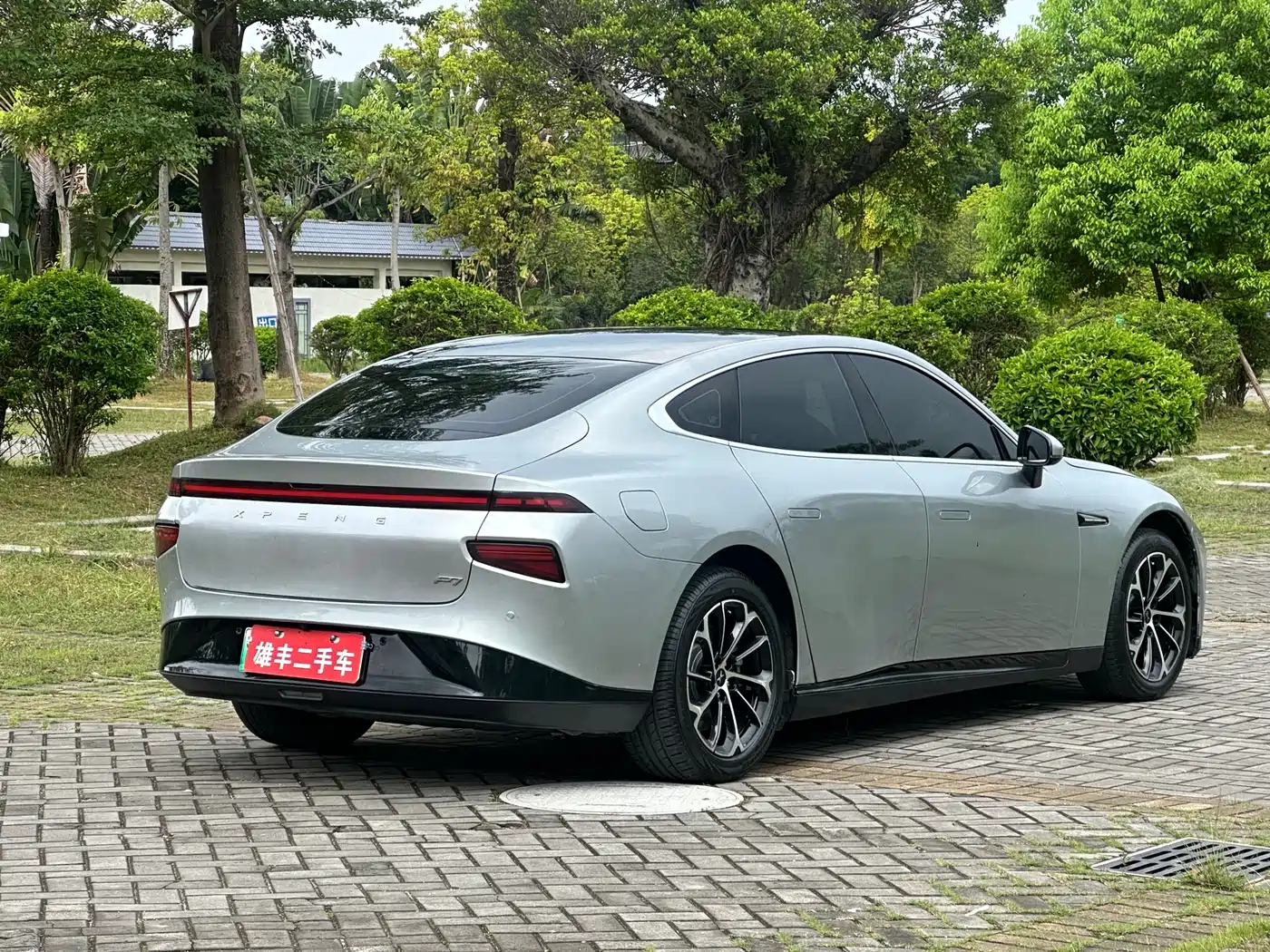 Фото 6 - XPeng P7