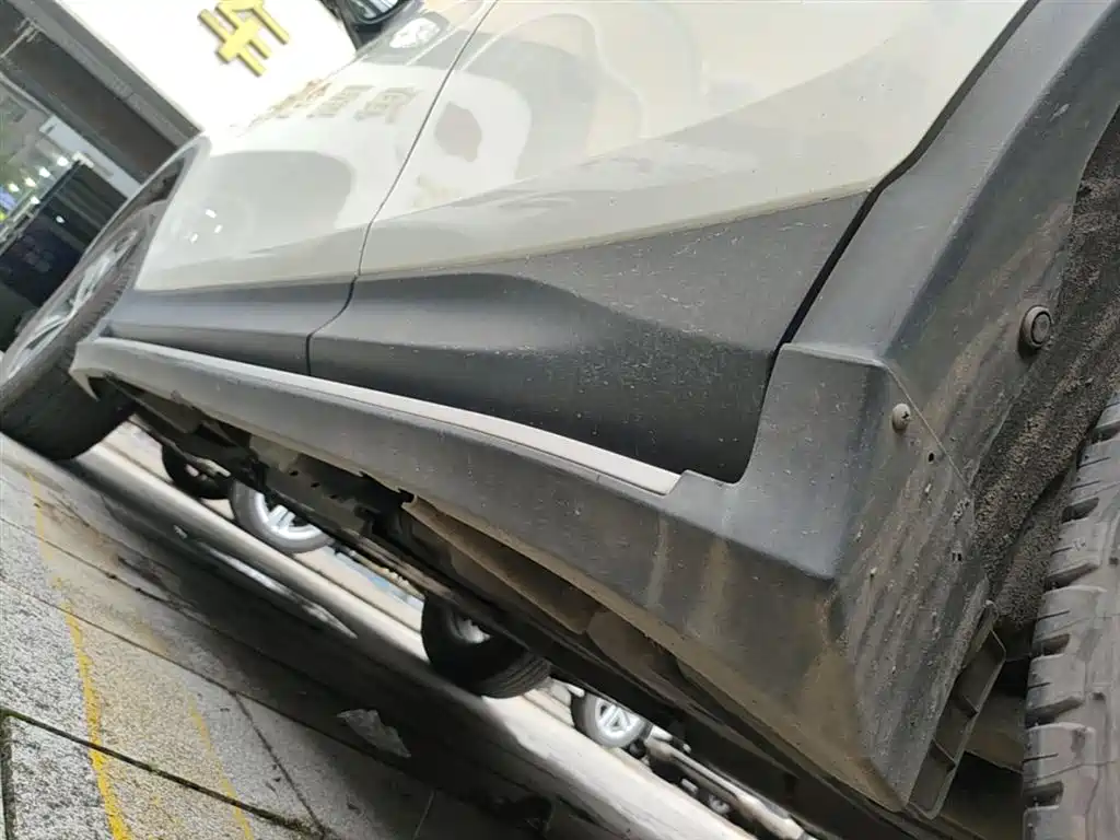 Toyota RAV4 Rongfang 2015 2.0L CVT 2WD Trend Edition фото 22