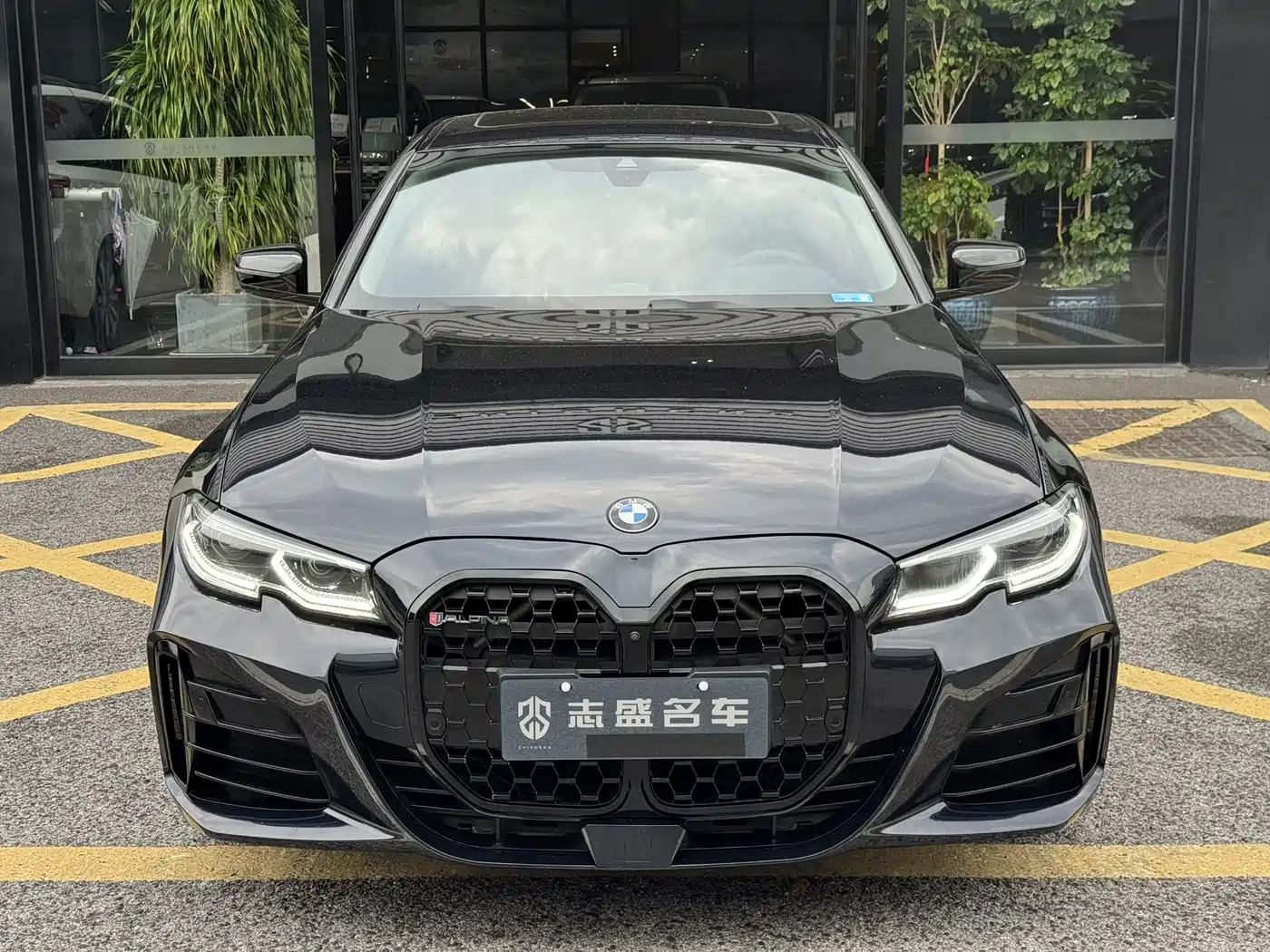 BMW 3 Series 2021 330Li xDrive M Sport Night Edition фото 2