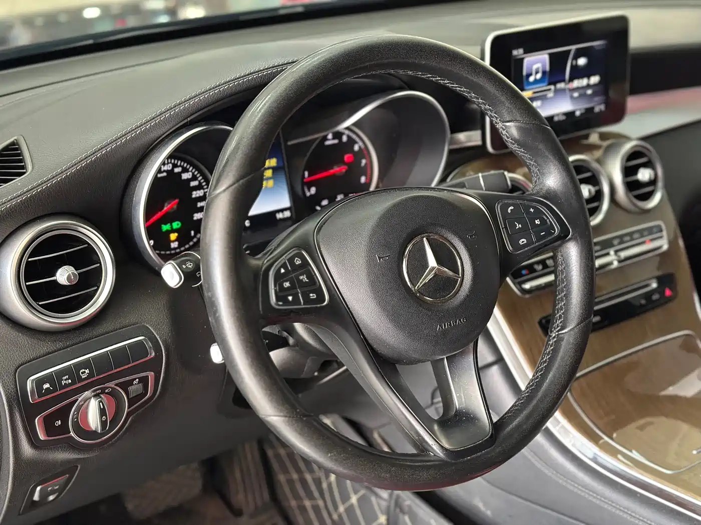 Mercedes-Benz GLC Coupe 2018 GLC 260 4MATIC Coupe SUV фото 6