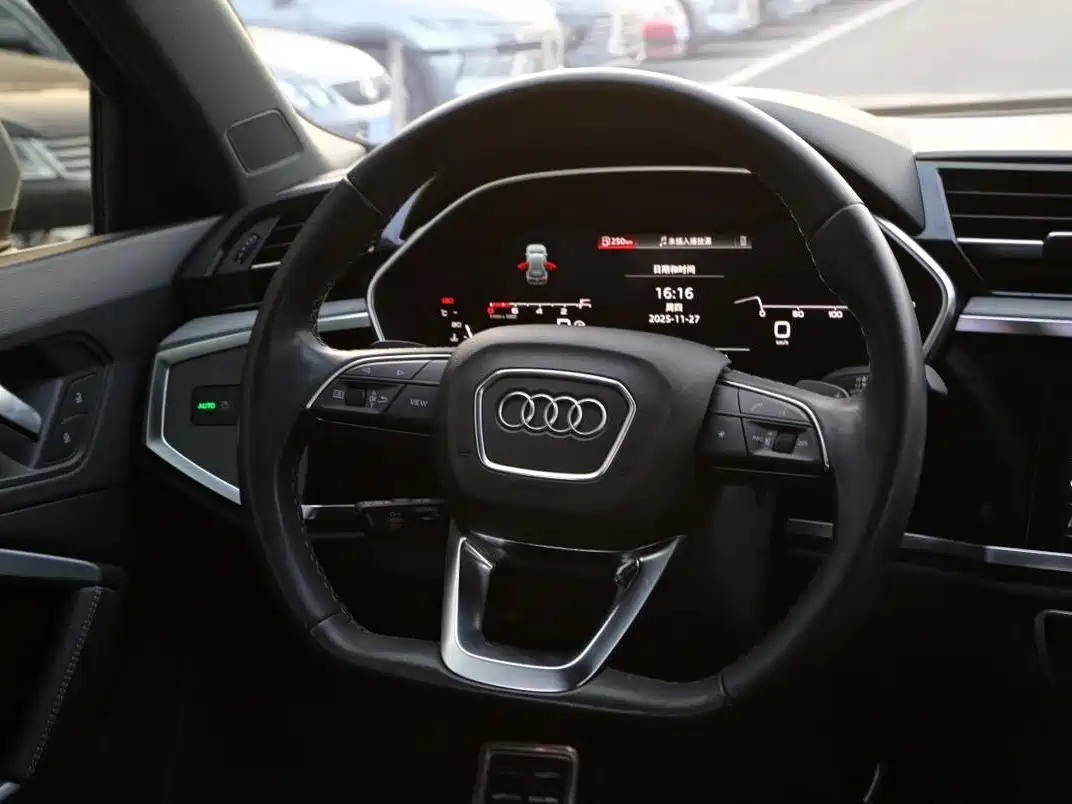 Audi Q3 2024 35 TFSI Fashion Sport фото 4