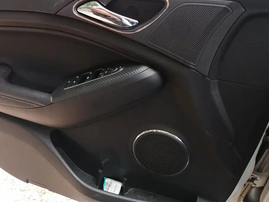 BYD Yuan New Energy 2018 EV360 Smart Connected Cool Edition фото 7