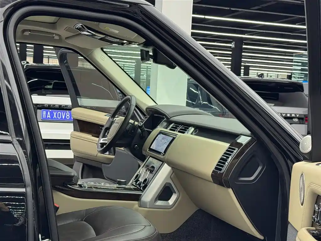 Land Rover Range Rover 2022 3.0 L6 360PS Heritage Edition фото 8