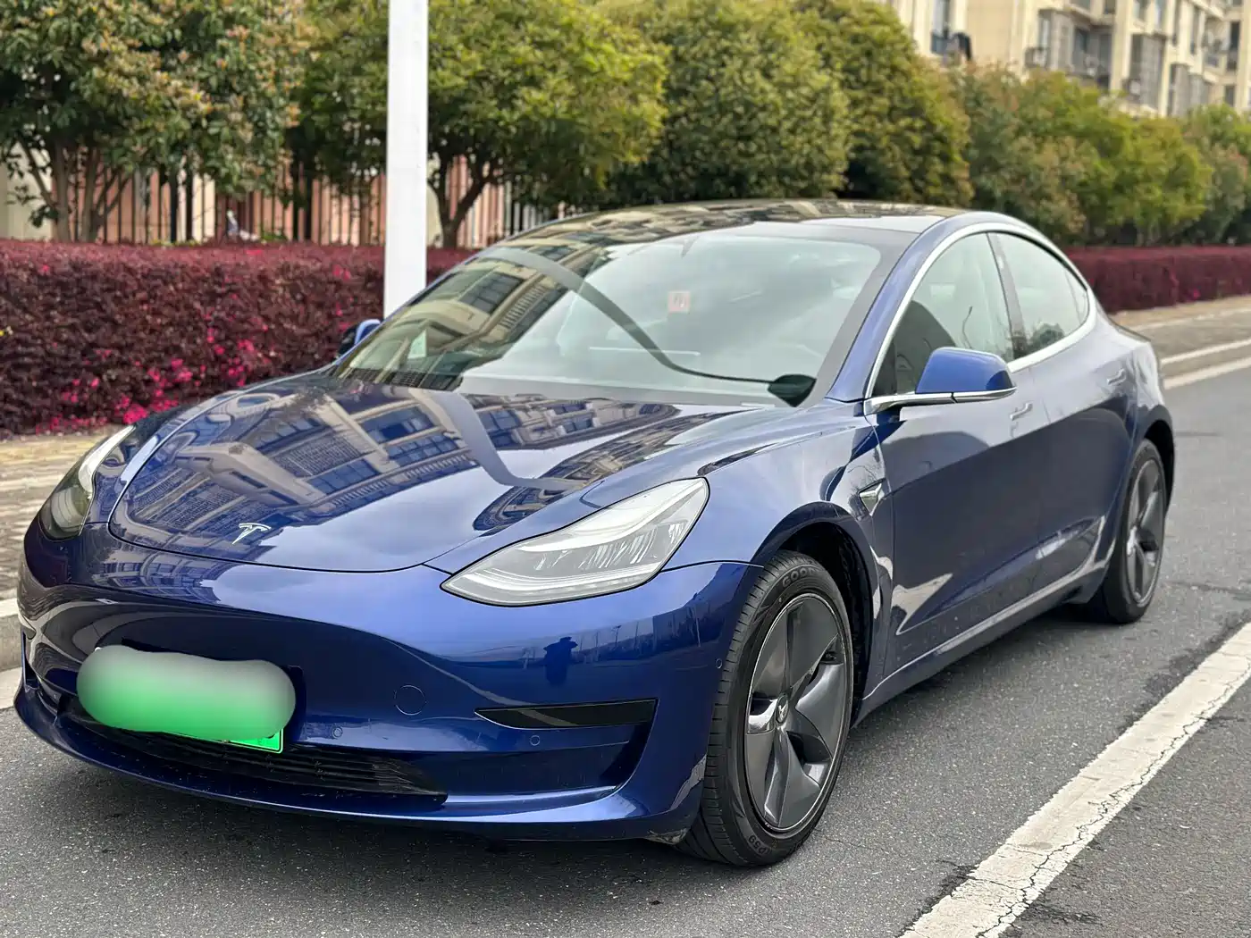 TESLA MODEL 3