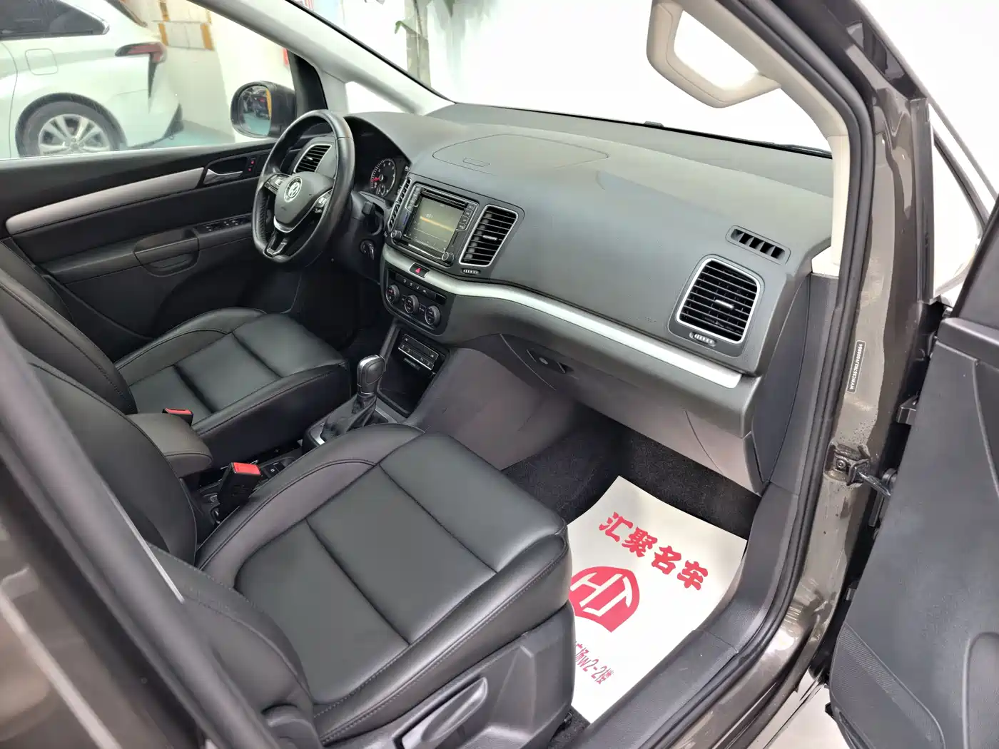 صورة 18 - Volkswagen Sharan