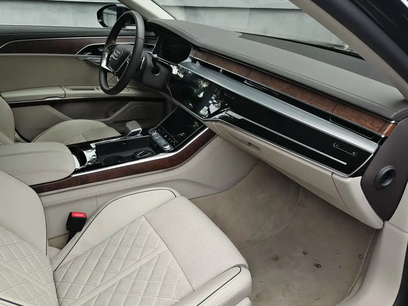 AUDI A8