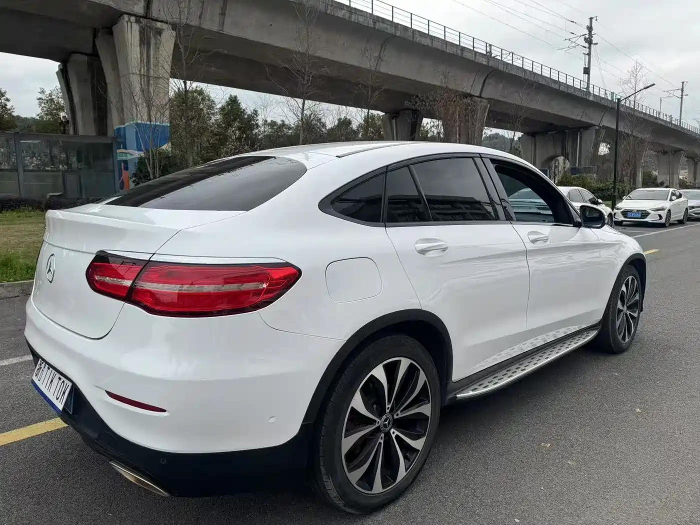 Mercedes-Benz GLC Coupe 2017 GLC 260 4MATIC Coupe SUV фото 8
