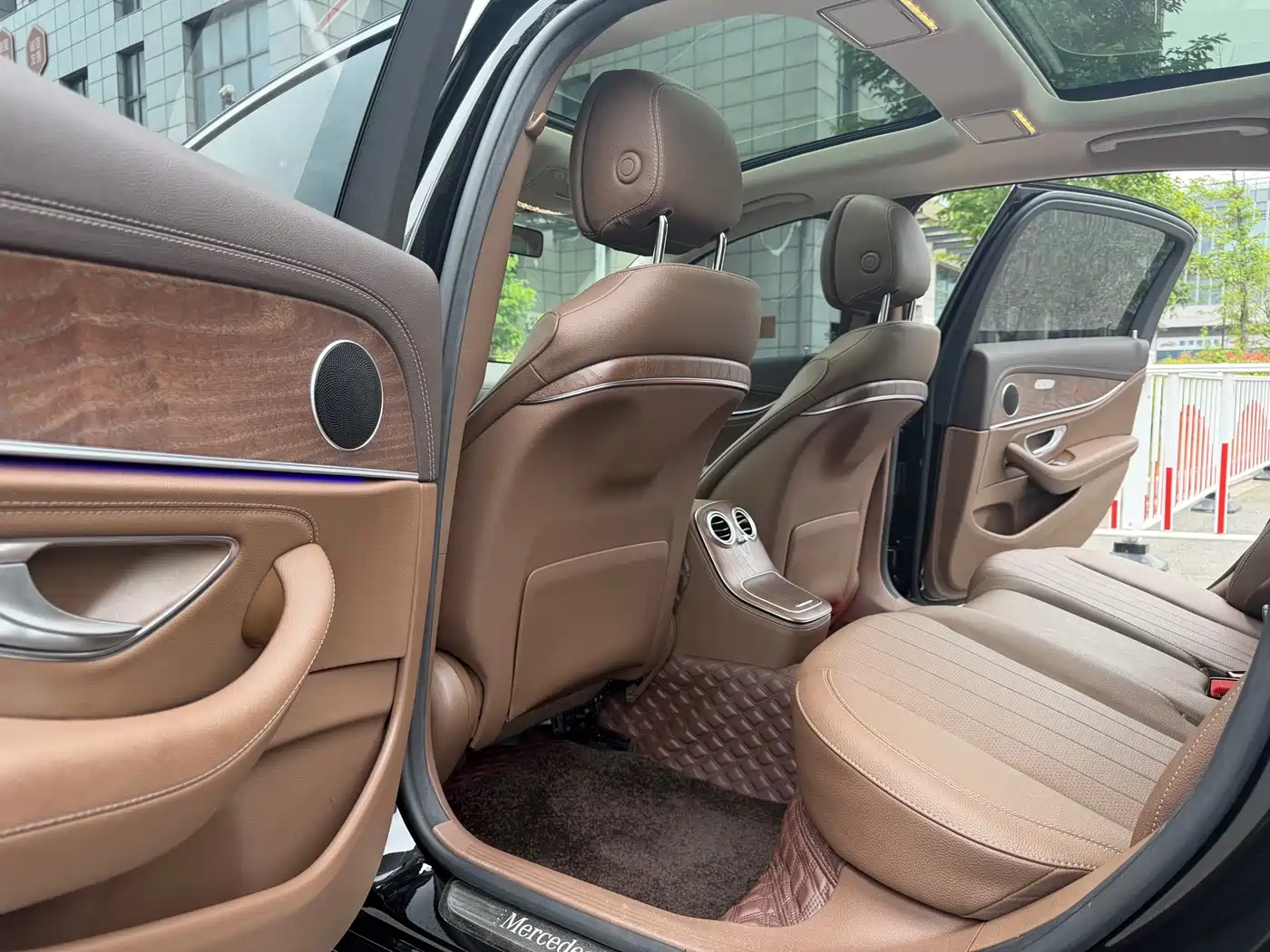 Mercedes-Benz E-Class 2023 E 300 L Fashion фото 14