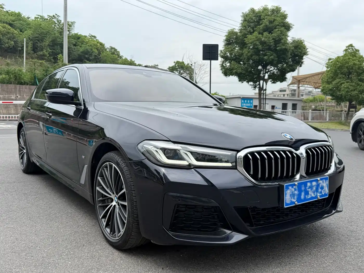 BMW 5 Series 2022 530Li Leading M Sport Package фото 3