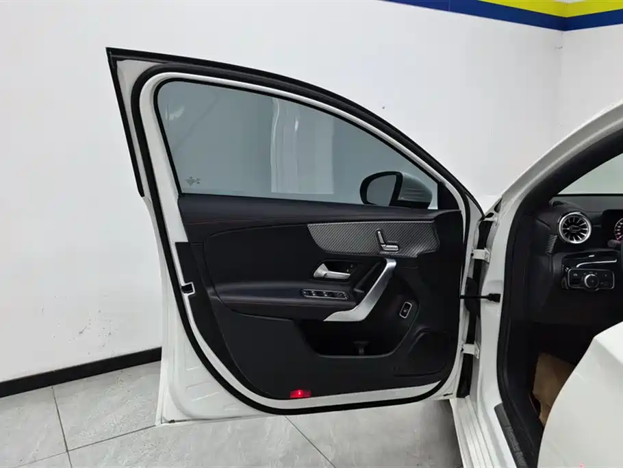 Mercedes-Benz A-Class 2023 A 200 L Fashion фото 7