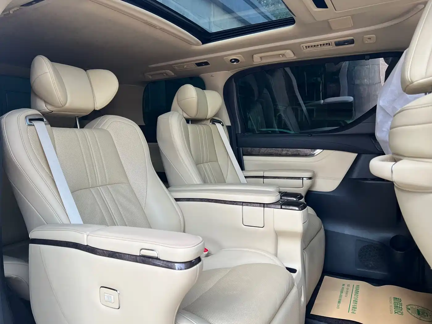 Toyota Vellfire 2020 Twin Engine 2.5L HV Premium Edition фото 5