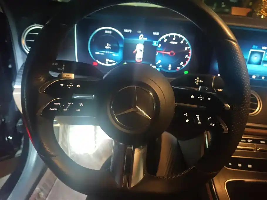 MERCEDES-BENZ E CLASS