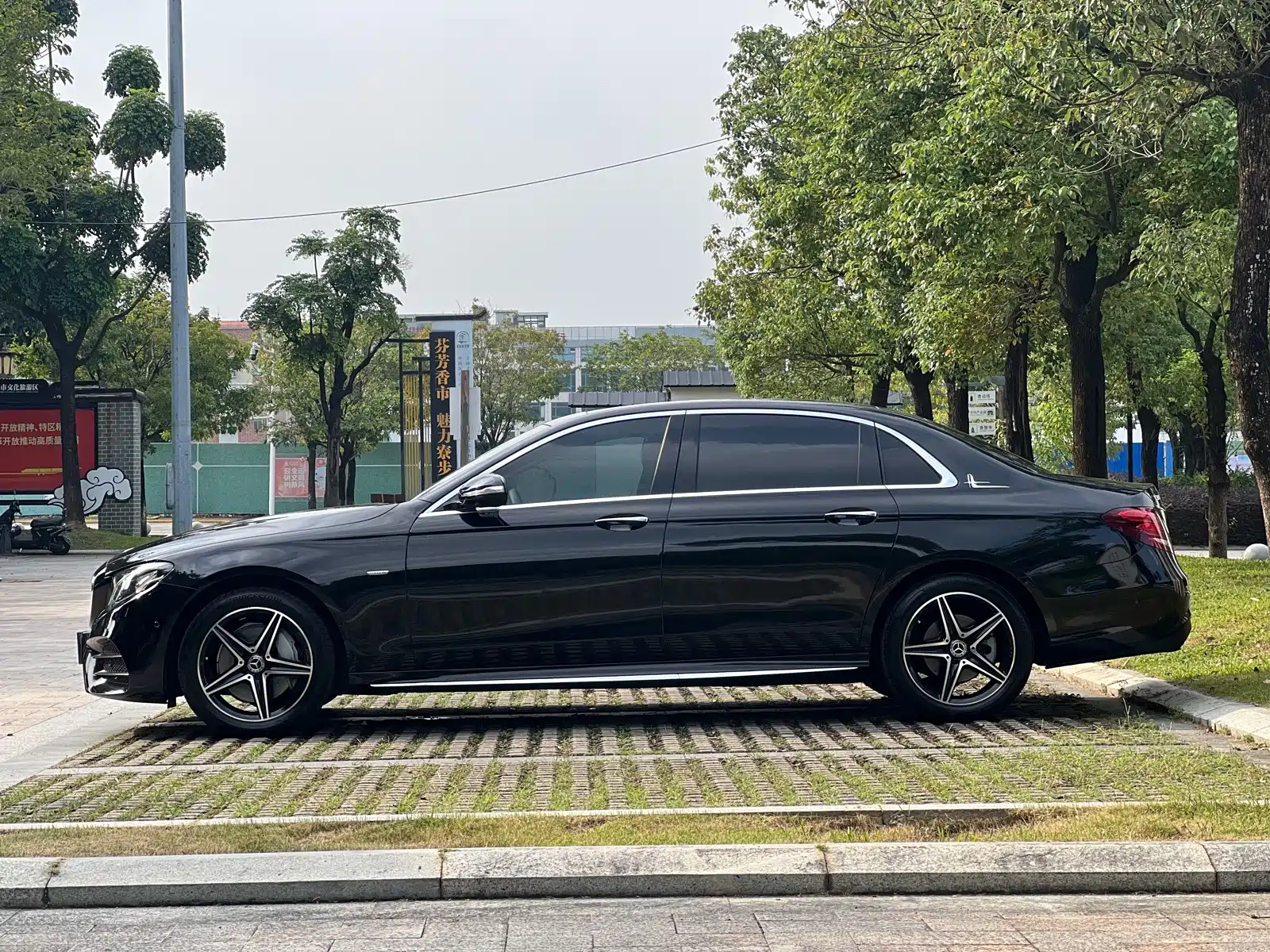 Фото 5 - Mercedes-Benz E-Class