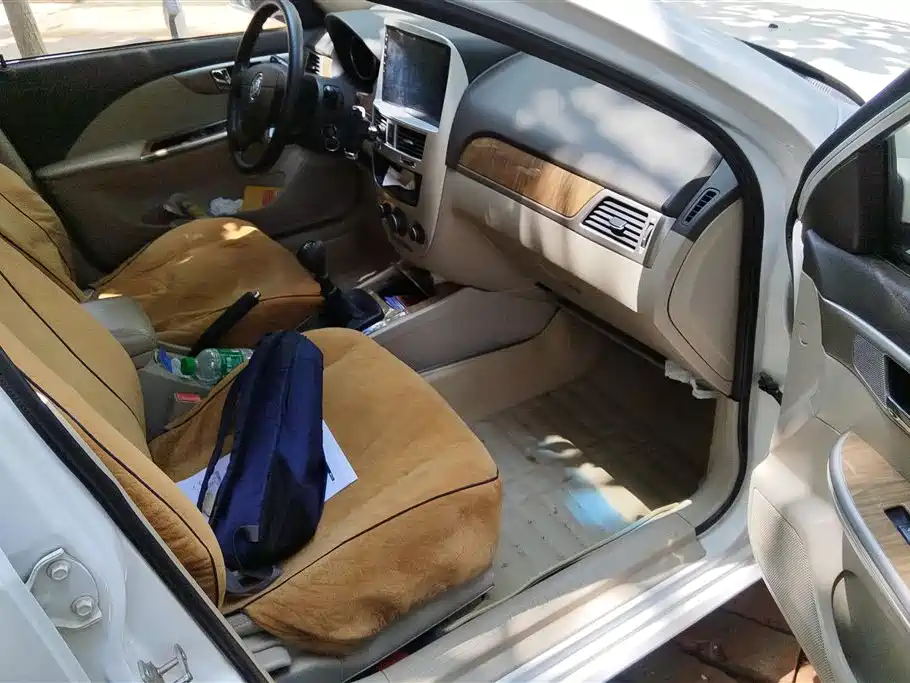 Buick Excelle 2015 1.5L Manual Classic фото 8