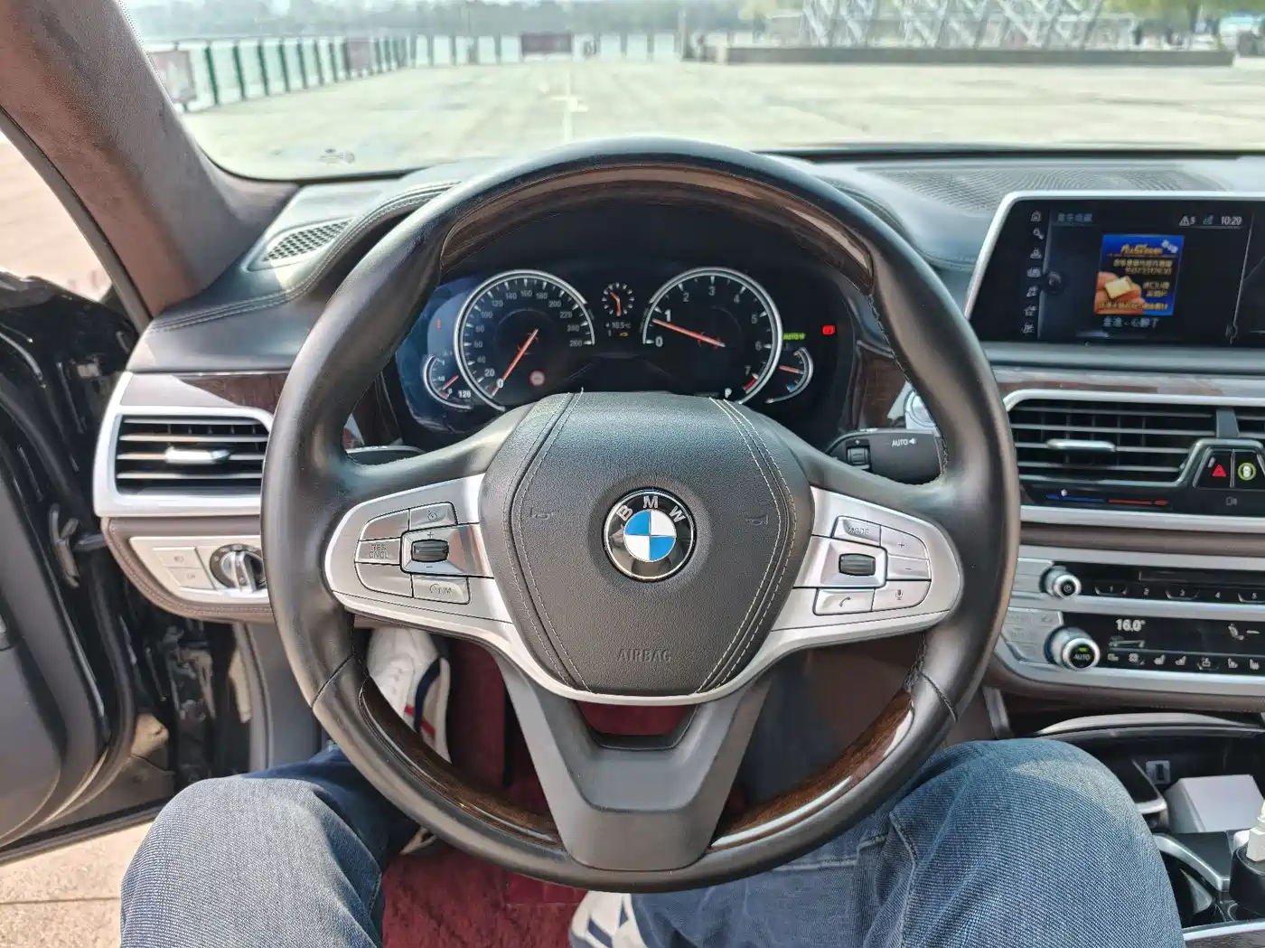 BMW 7 Series 2017 740Li xDrive Luxury Edition фото 23