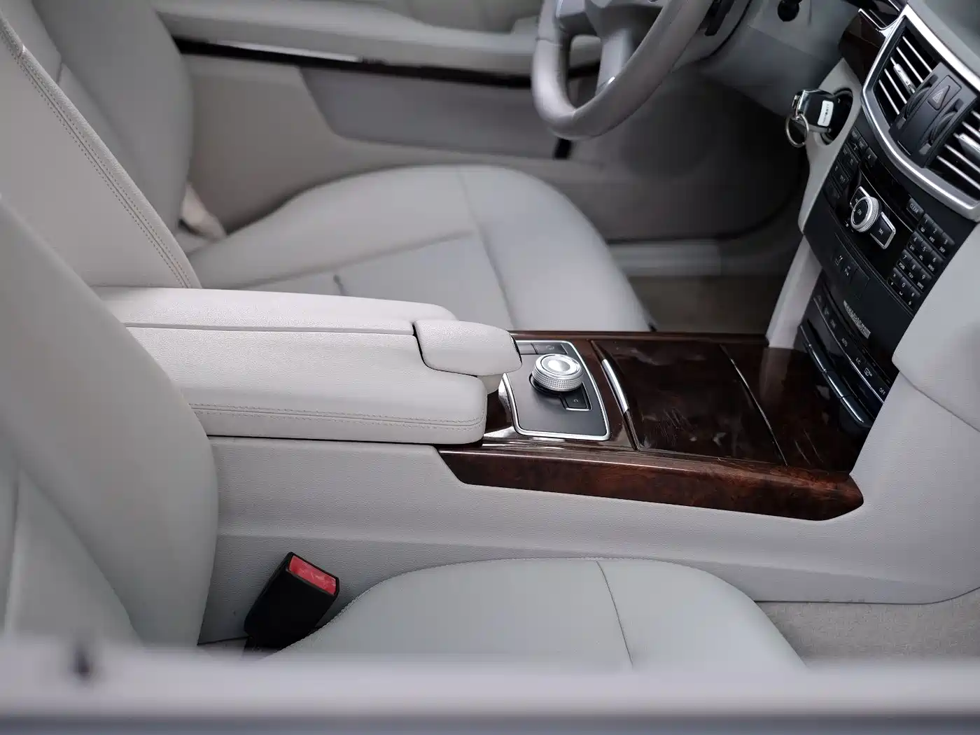 Mercedes-Benz E-Class 2012 E 200 L CGI Elegance фото 39