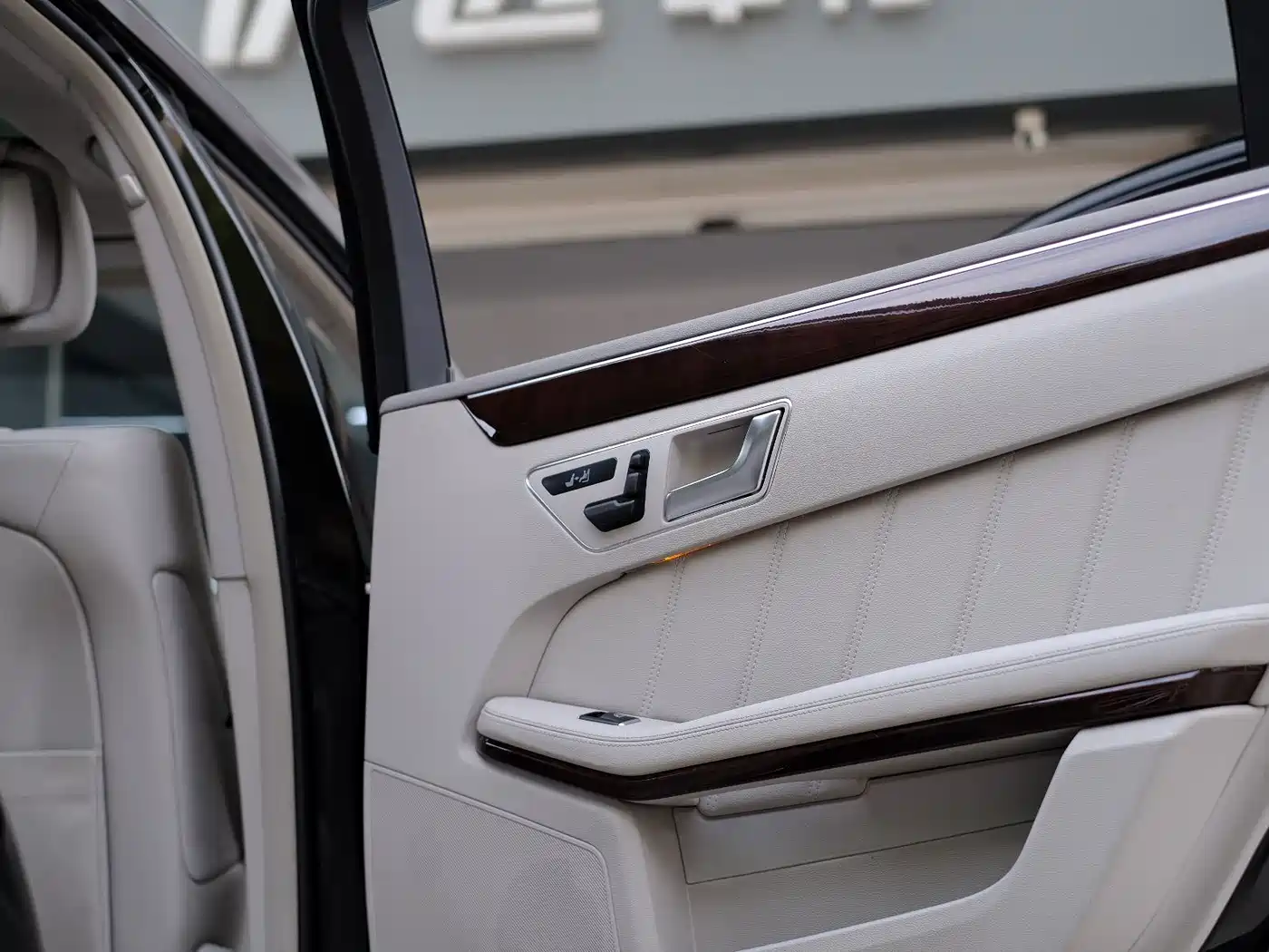Mercedes-Benz E-Class 2012 E 200 L CGI Elegance фото 54