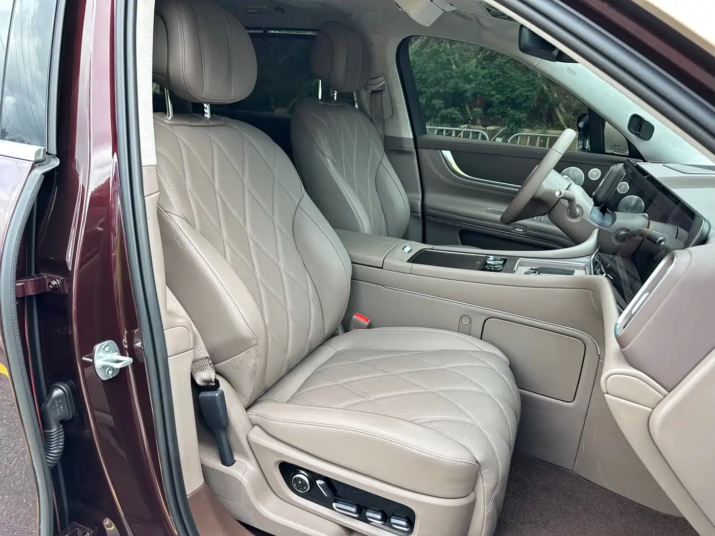 AITO Wenjie AITO M9 2025 Extended Range Max 52kWh 6-Seater фото 23