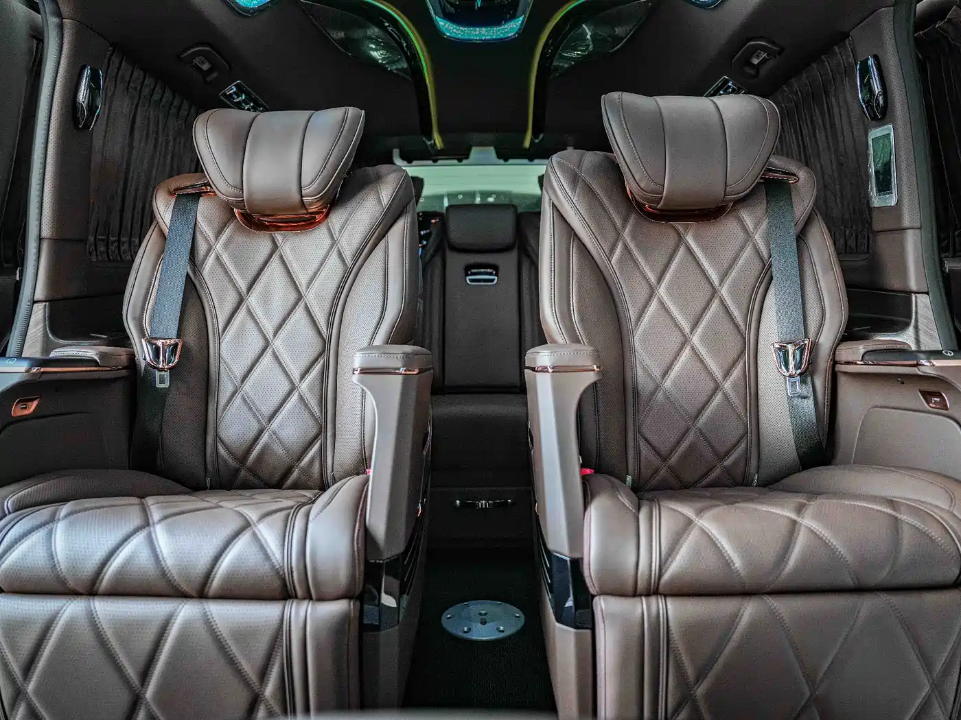 Mercedes-Benz V-Class 2024 V 300 L Long Wheelbase Premium фото 7