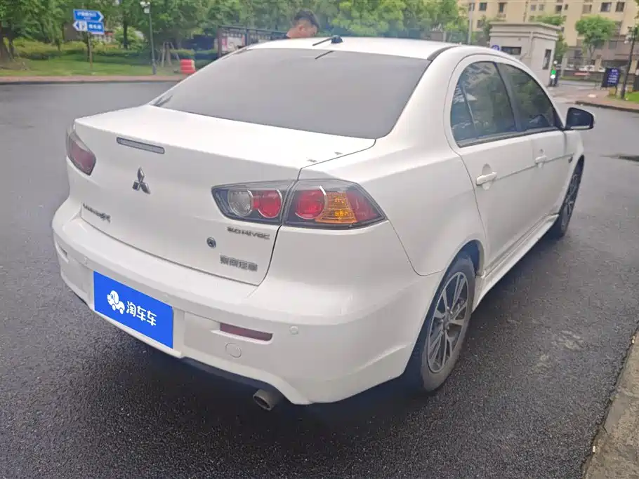 Mitsubishi Lancer EX 2015 2.0L CVT Flagship Edition фото 3