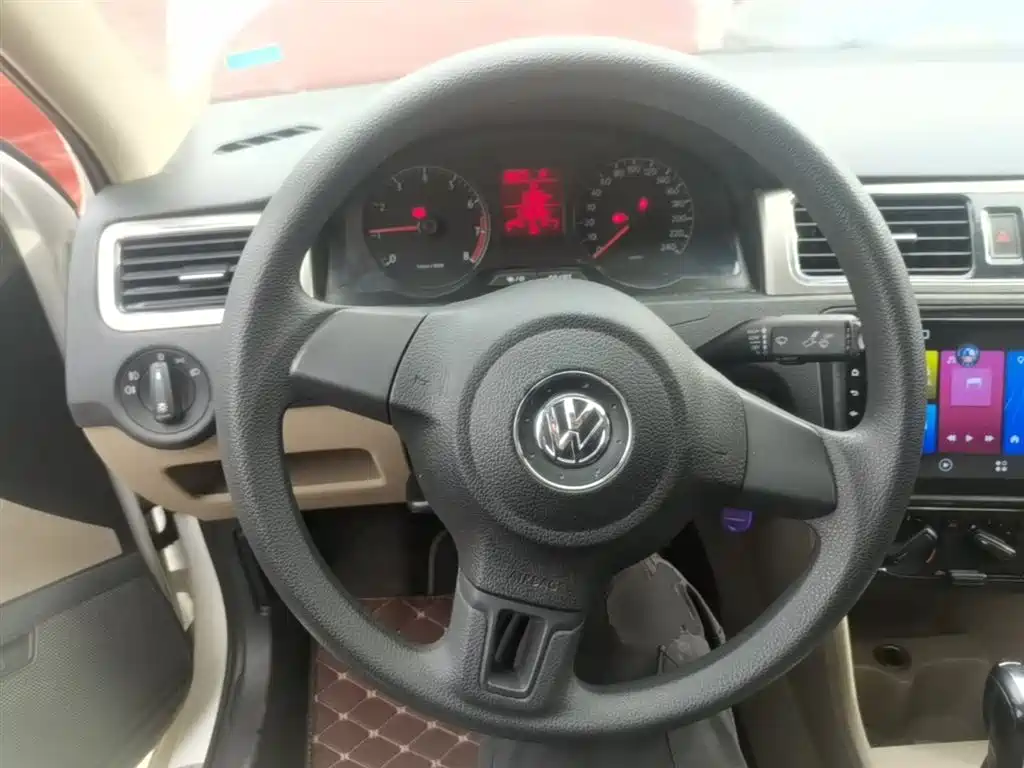 Volkswagen Santana 2015 1.6L Automatic Comfort Edition фото 17