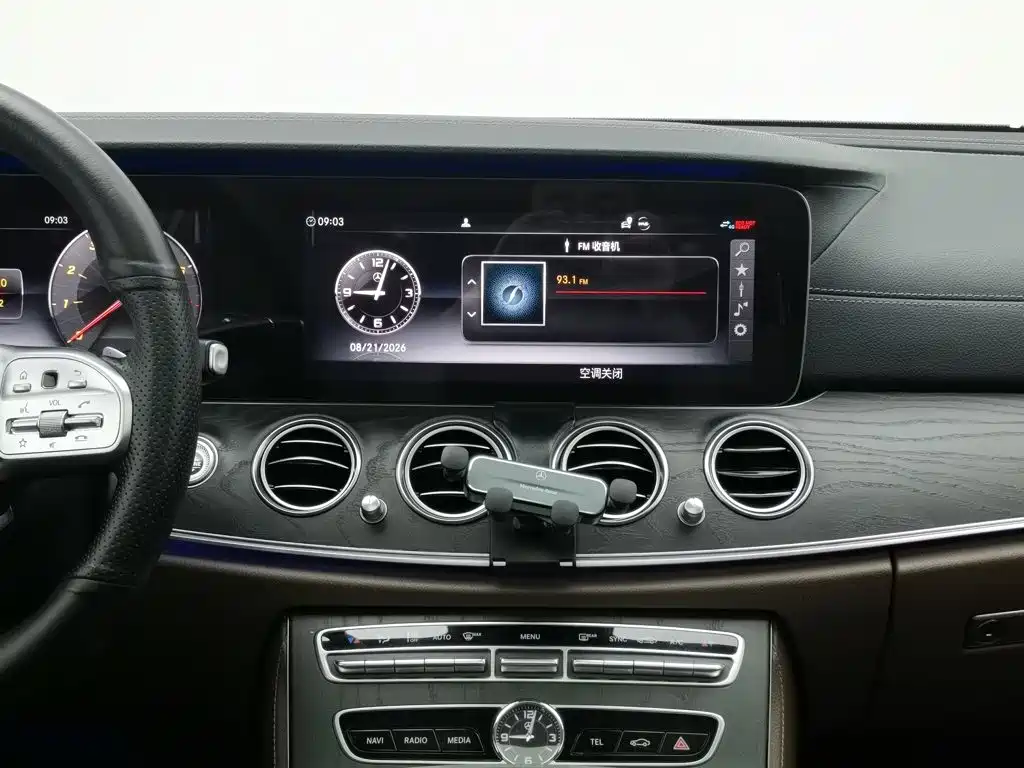 Mercedes-Benz E-Class, миниатюра 12