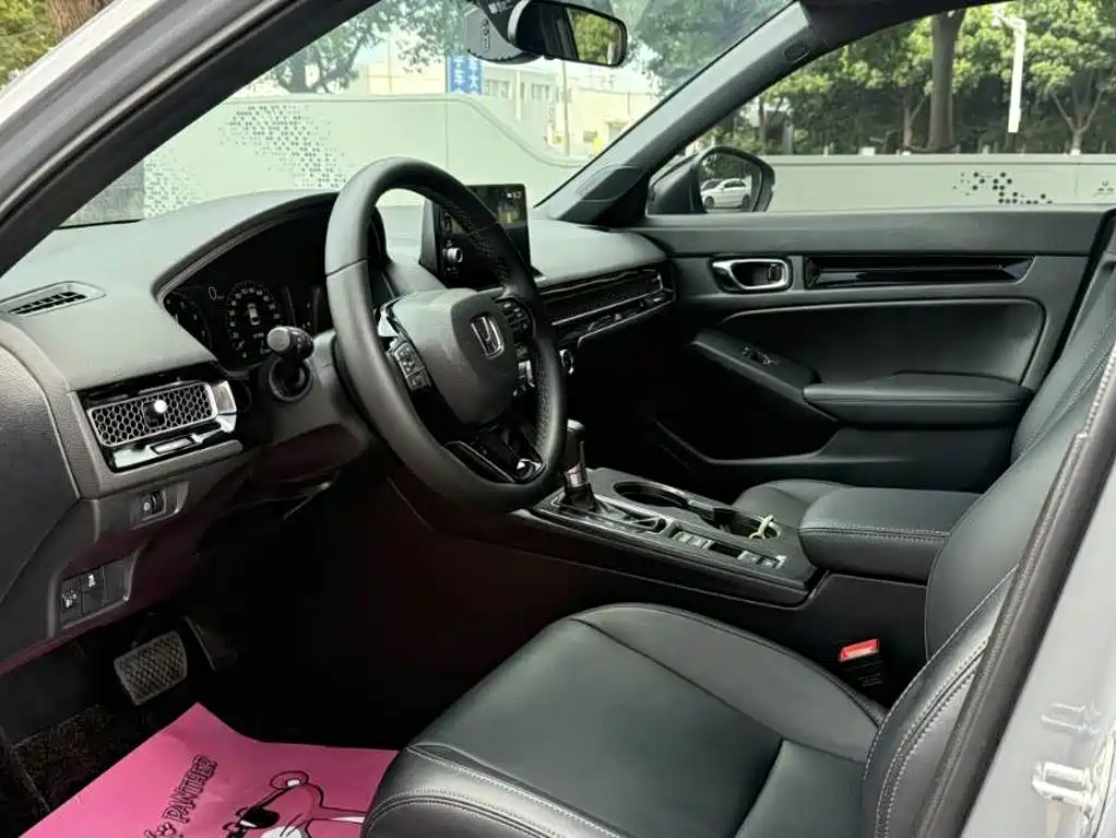 Фото 8 - Honda Civic