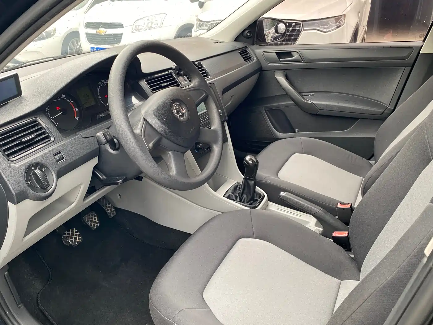 Škoda Rapid 2013 1.6L Manual Joy Selection фото 5