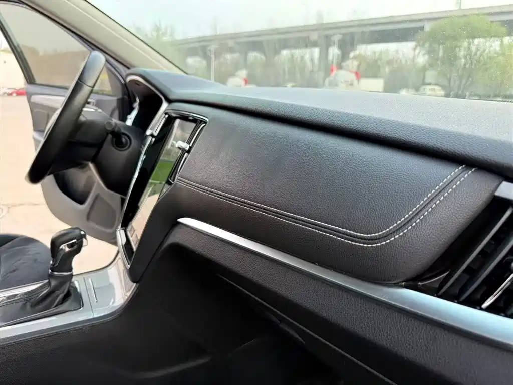 ROEWE RX5 NEW ENERGY