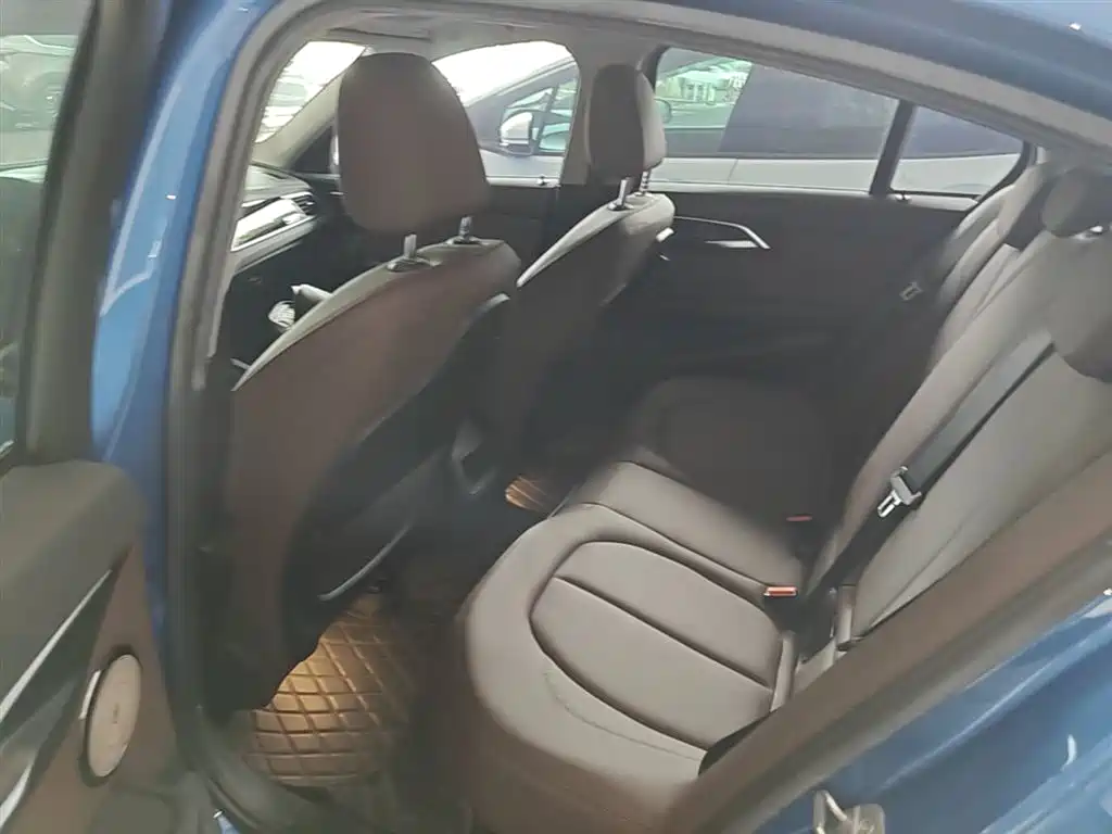 BMW 1 Series 2019 120i Leading M Sport Package фото 17