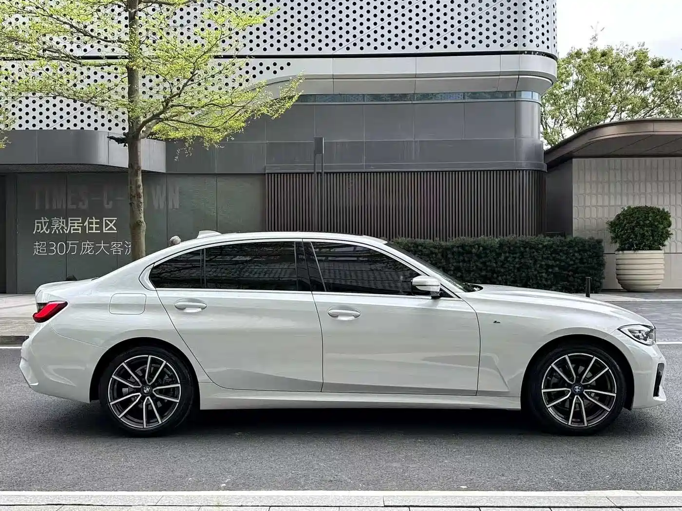 BMW 3 Series 2022 325Li M Sport Package фото 3