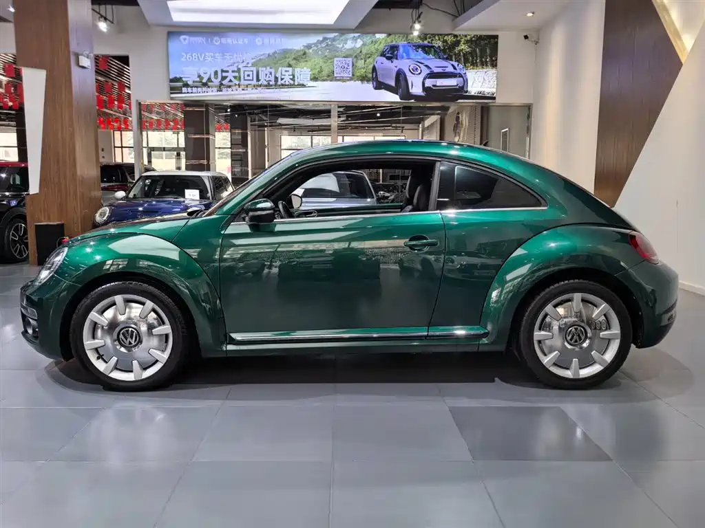 Volkswagen Beetle 2017 180TSI Emerald Classic Edition фото 3