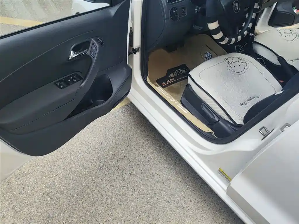 Volkswagen Polo 2014 1.6L Automatic Comfort Edition фото 14