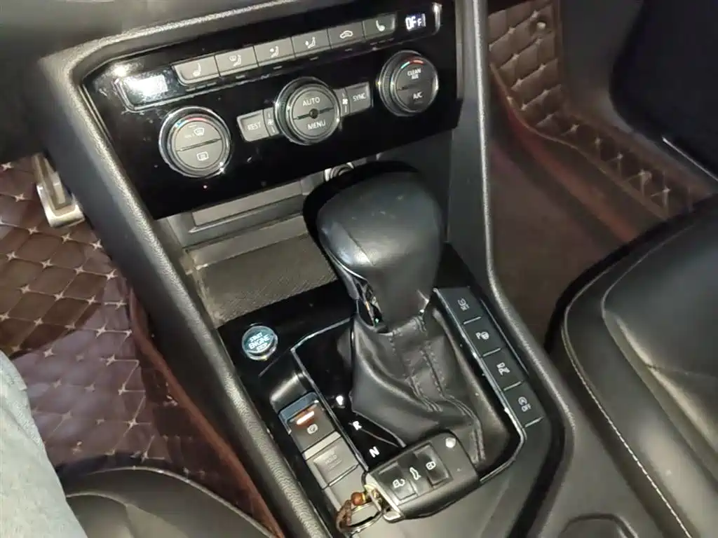 Volkswagen Tiguan L 2021 330TSI Automatic 2WD R-Line Premium фото 14