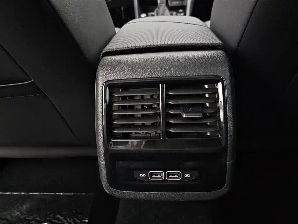 Volkswagen Sagitar 2023 300TSI DSG Surpassing Edition фото 14