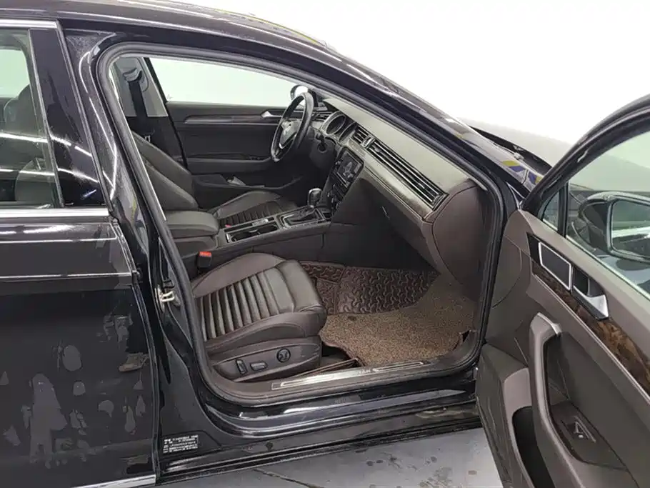 Volkswagen Magotan 2018 Facelift 330TSI DSG Luxury фото 8