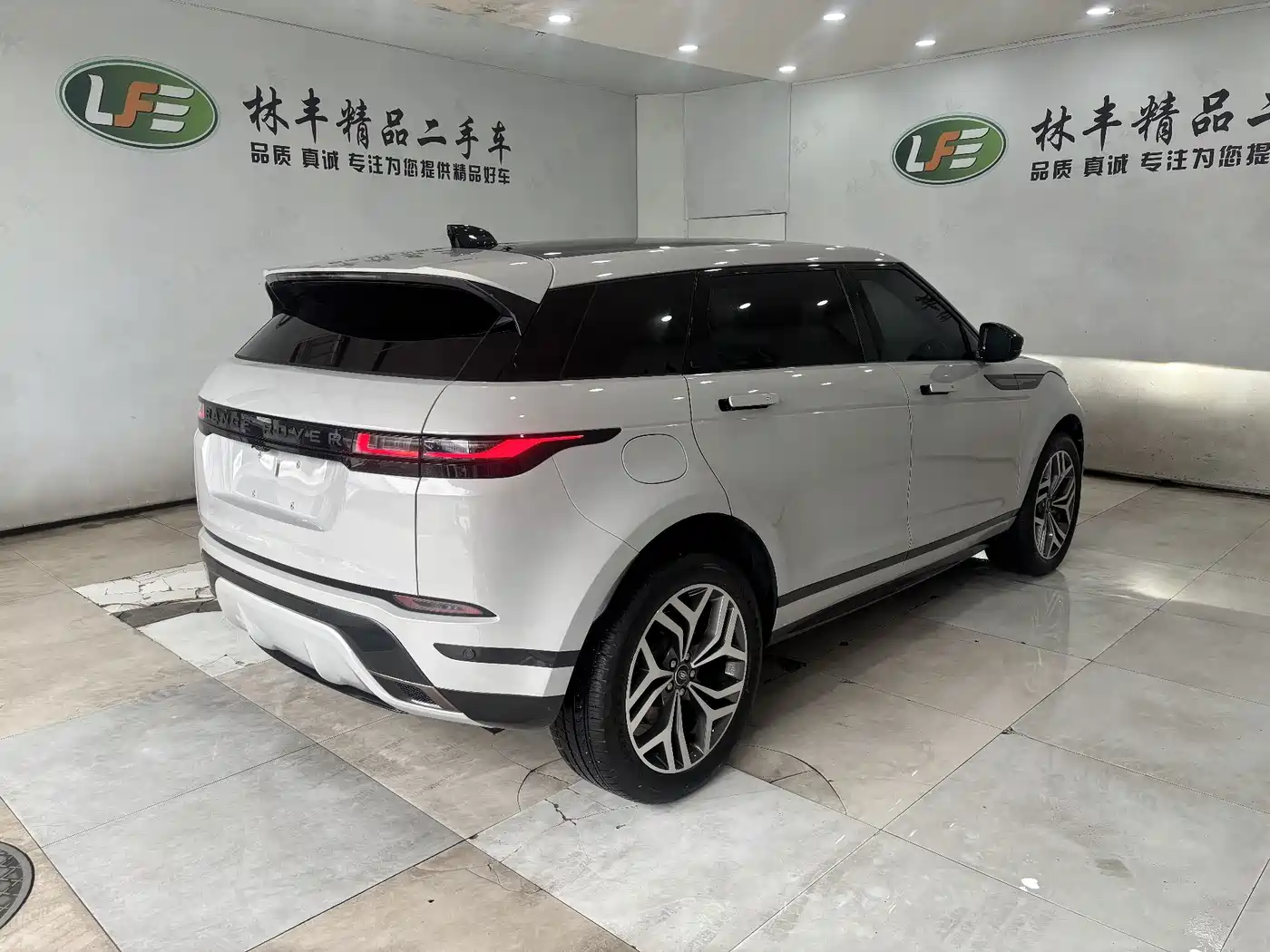 Land Rover Range Rover Evoque 2026 2024 Range Rover Evoque L 249PS Light Master Edition