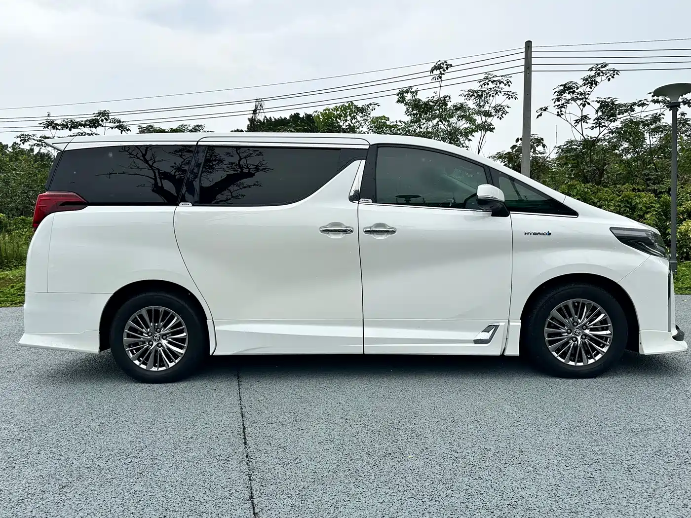 Toyota Alphard 2019 Hybrid 2.5L Luxury фото 7