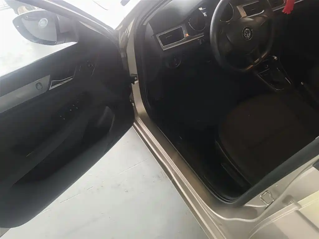 Volkswagen Bora 2018 1.5L Automatic Fashion фото 16