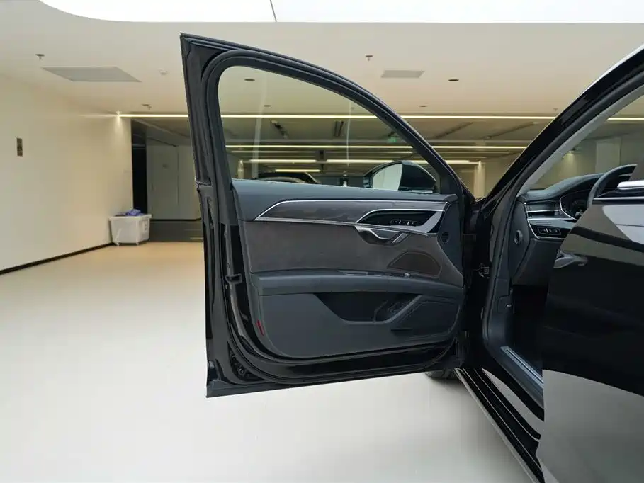 Audi A8 2021 A8L 50 TFSI quattro Comfort фото 17