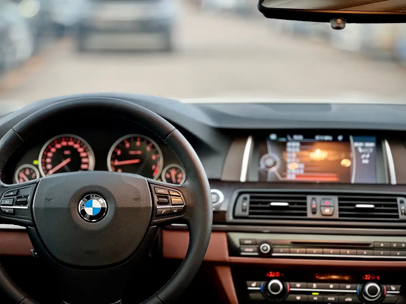 BMW 5 Series 2014 525Li Leading фото 12