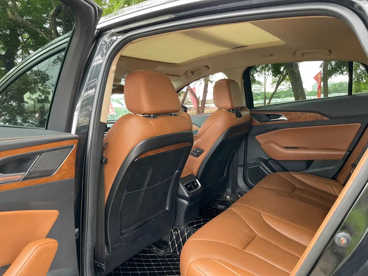 Hongqi H5 2018 Model 30TD Smart Connect Royal 60th Anniversary Edition фото 14