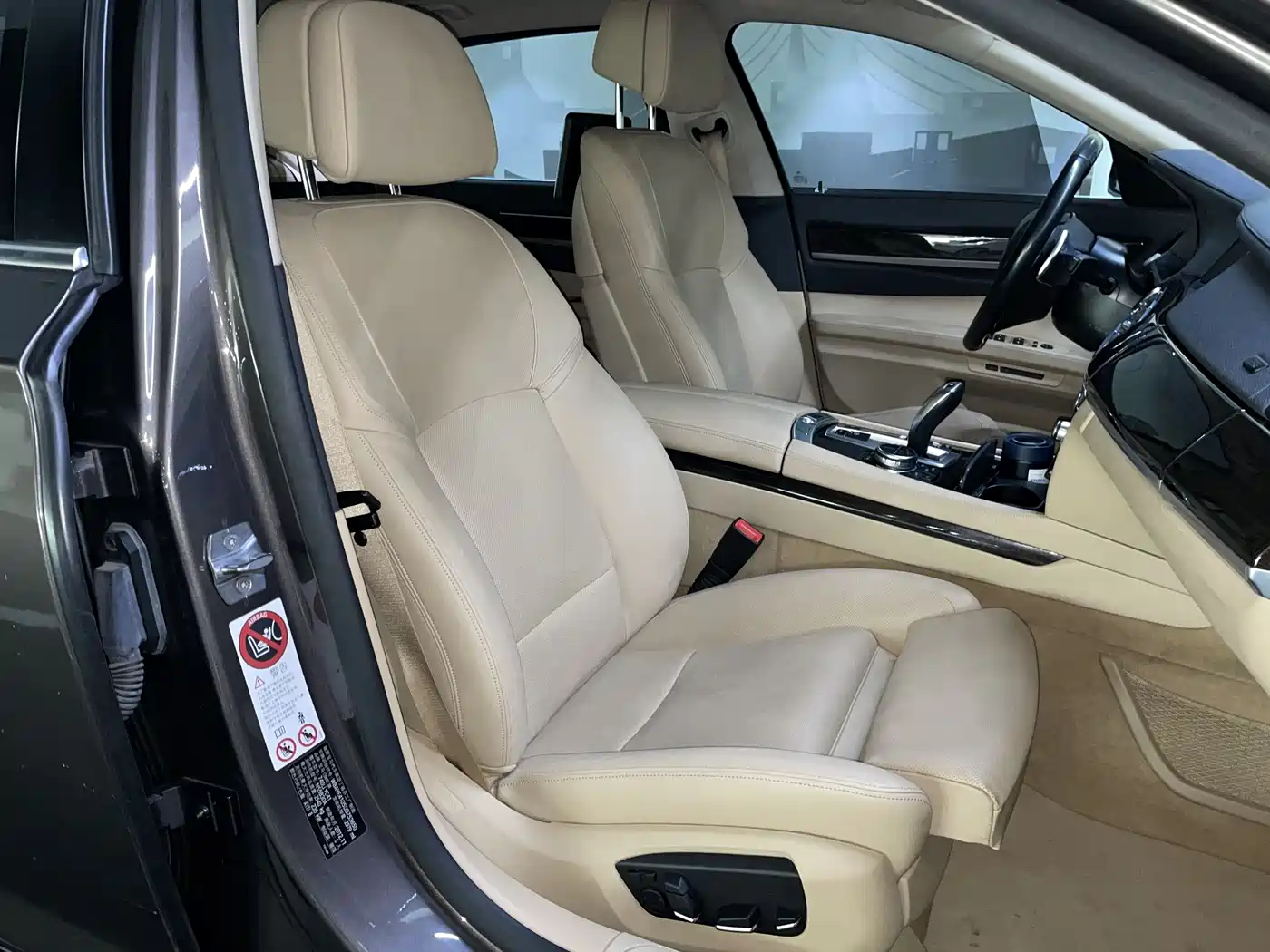 BMW 7 Series 2013 Model 740Li Leading фото 16