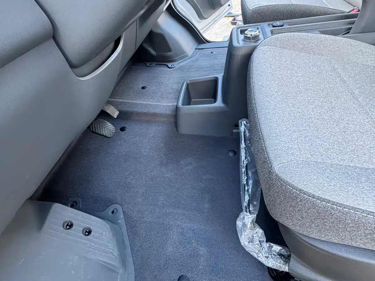 Wuling Motors Wuling Yangguang 2026 2024 Model 300km Comfort Enclosed Window Version 75kW