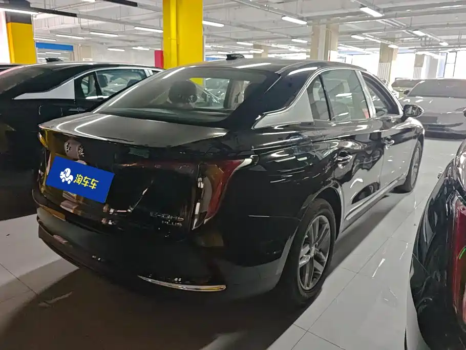 Hongqi E-QM5 2026 2025 610km PLUS