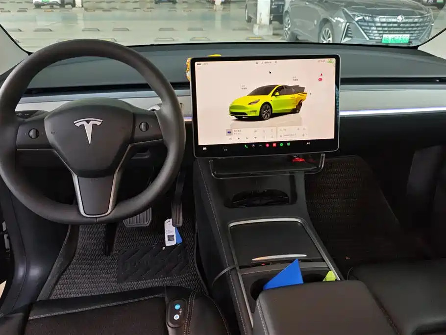 TESLA MODEL Y