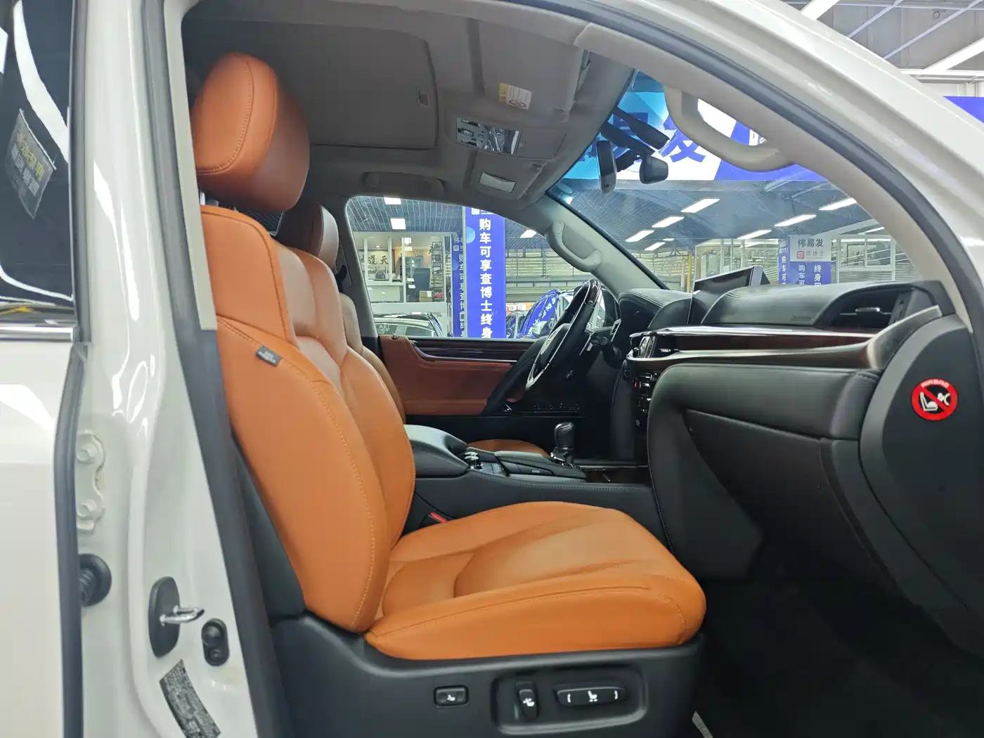 Lexus LX 2016 570 Dynamic Luxury Edition фото 7
