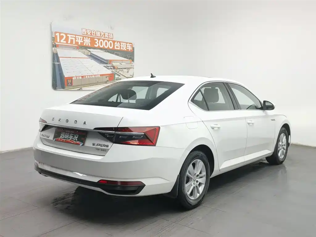 Škoda Superb 2019 TSI280 DSG Standard Edition фото 2