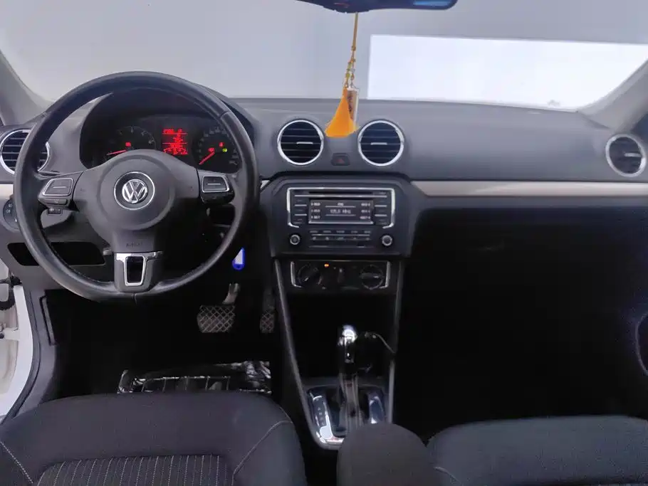 Photo 12 - Volkswagen Jetta