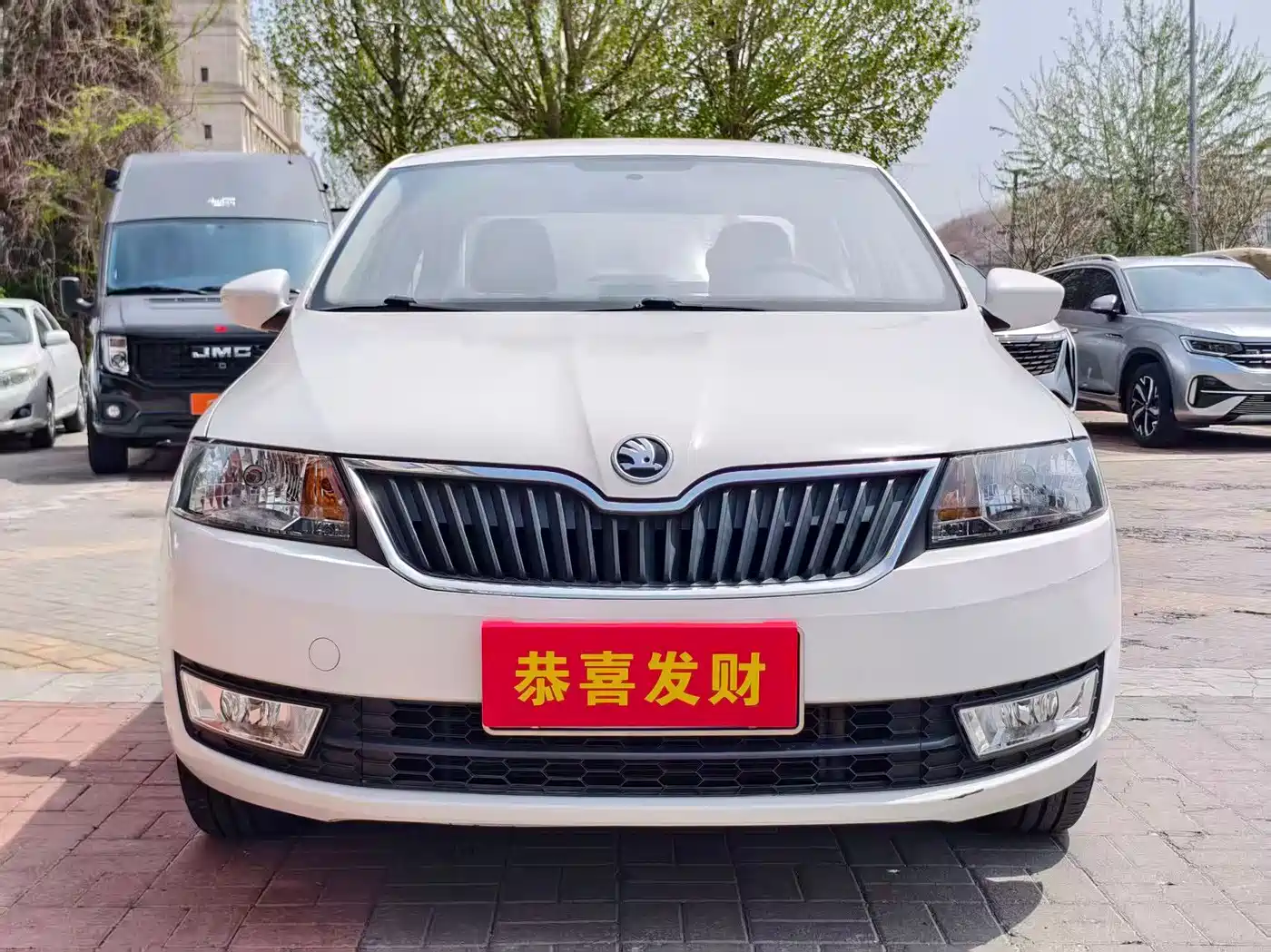 Škoda Rapid 2016 1.6L Automatic Pioneer Edition фото 2